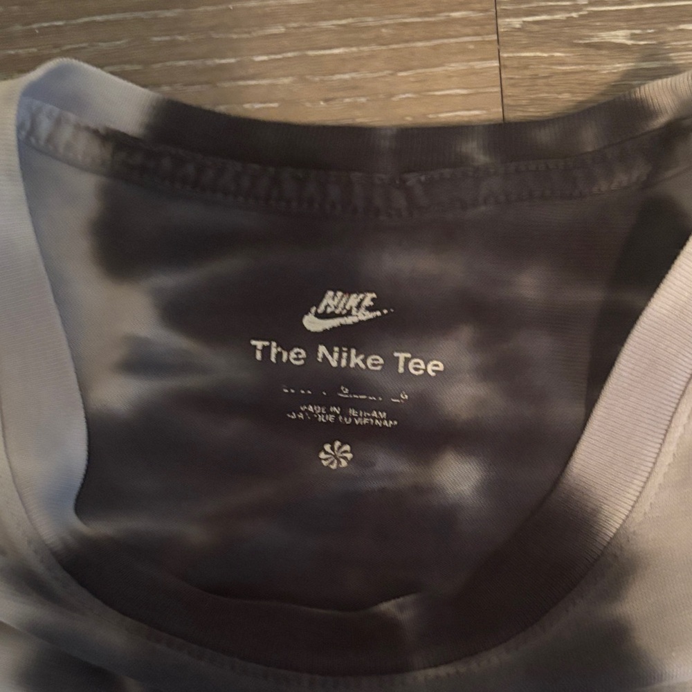 Nike Women's short Sleeve Tie-Dye Tee - Black and Gray large - Picture 4 of 8